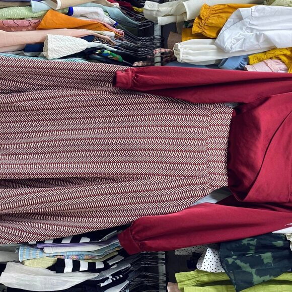 Red dress - Picture 3 of 3